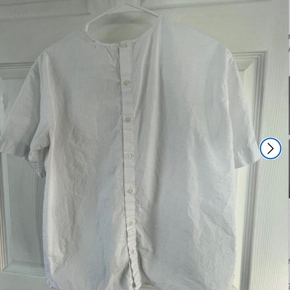 Uniqlo white dress shirt with thread detailing and back button detail